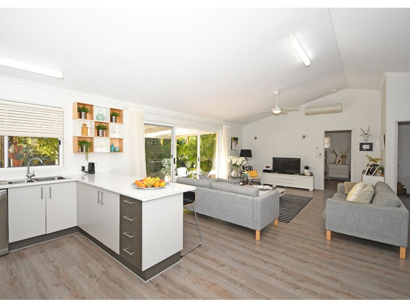 26 Prince Street, Urangan QLD 4655