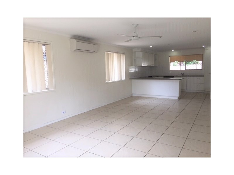 20 William Street, Urangan QLD 4655