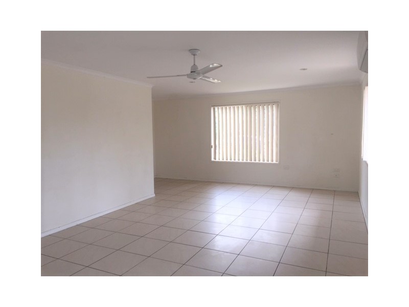 20 William Street, Urangan QLD 4655