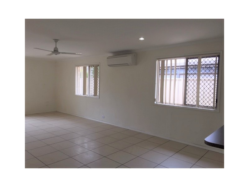 20 William Street, Urangan QLD 4655