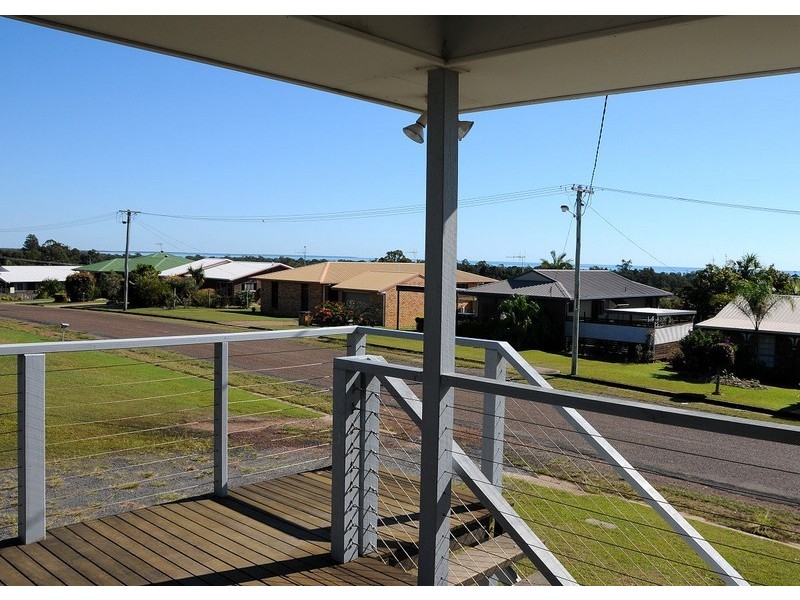 11 Julie St, Dundowran Beach QLD 4655