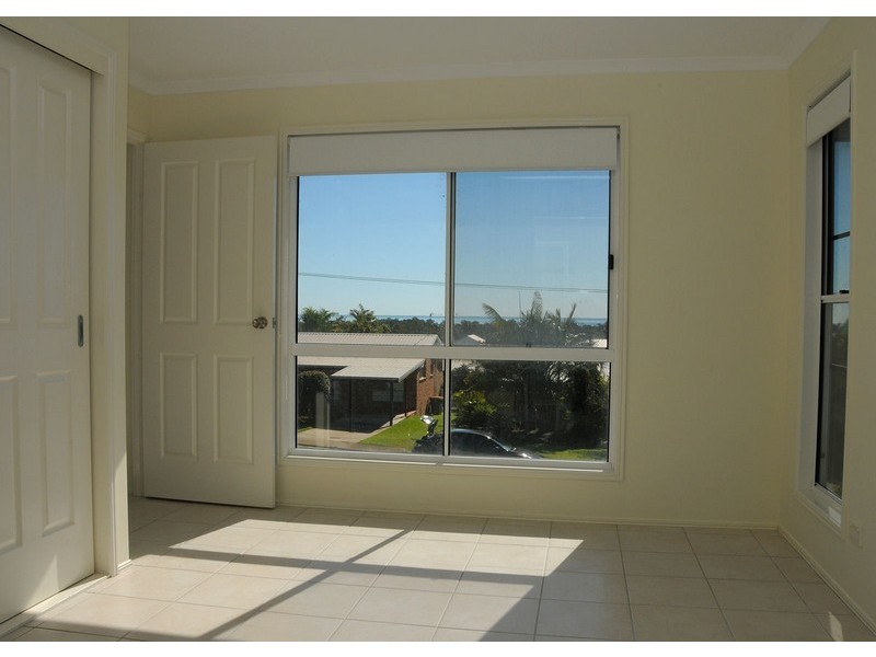 11 Julie St, Dundowran Beach QLD 4655
