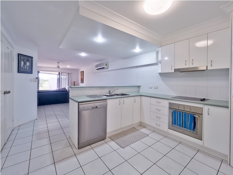 2/85 Ibis Boulevard, Eli Waters QLD 4655