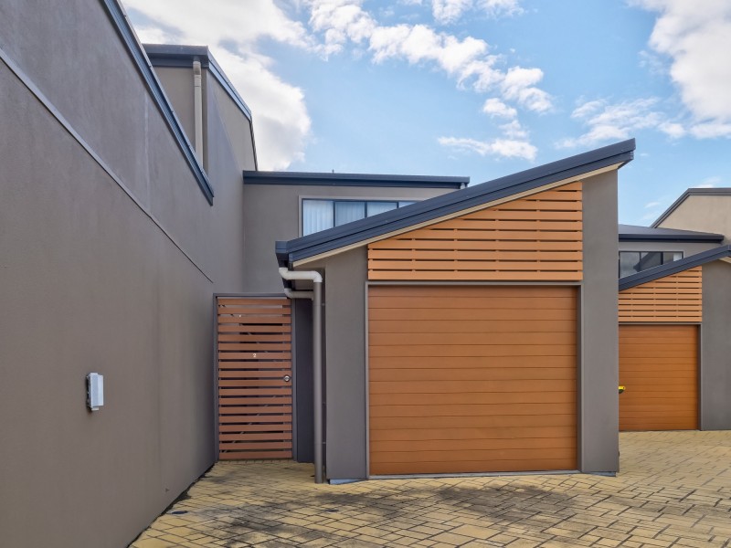 2/85 Ibis Boulevard, Eli Waters QLD 4655