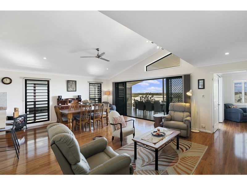 13 Sandy View Drive, Nikenbah QLD 4655