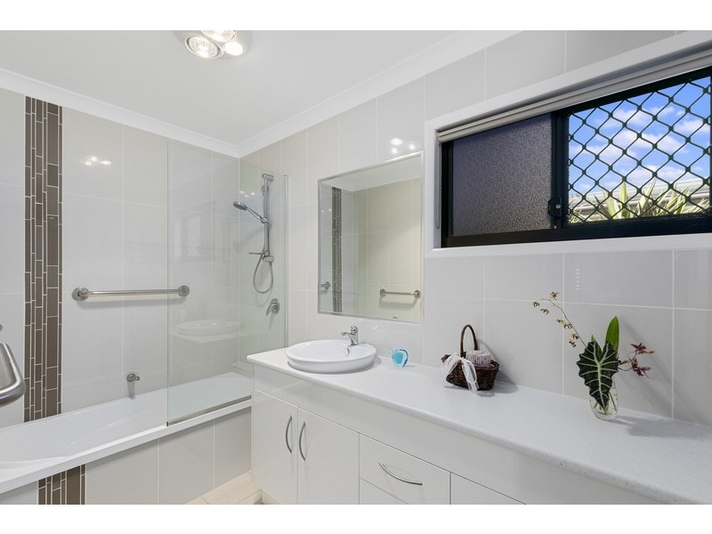 13 Sandy View Drive, Nikenbah QLD 4655