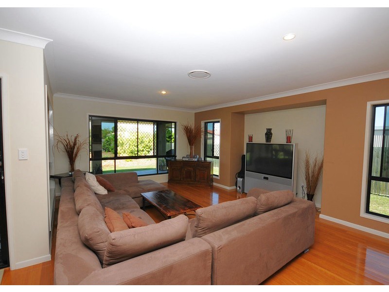 11 Kingston Close, Wondunna QLD 4655