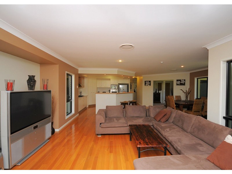 11 Kingston Close, Wondunna QLD 4655