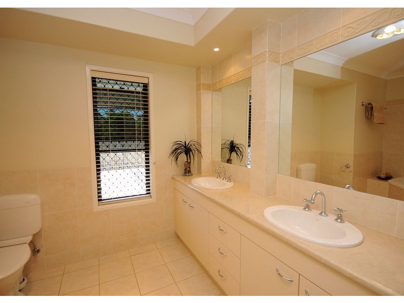 11 Kingston Close, Wondunna QLD 4655