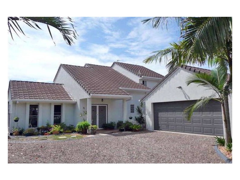 20  Skinner Cres, Urangan QLD 4655