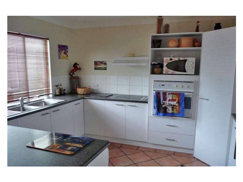 20  Skinner Cres, Urangan QLD 4655