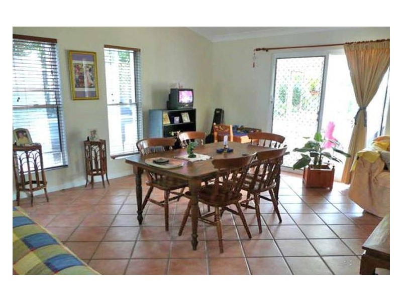 20  Skinner Cres, Urangan QLD 4655