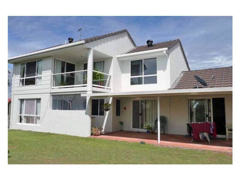 20  Skinner Cres, Urangan QLD 4655