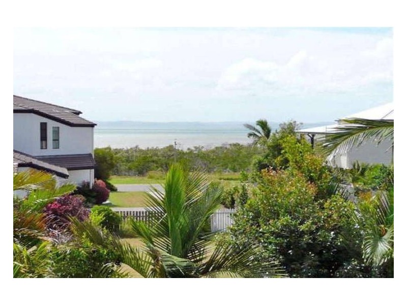 20  Skinner Cres, Urangan QLD 4655