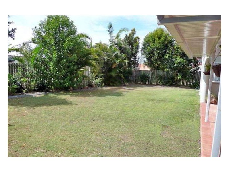 20  Skinner Cres, Urangan QLD 4655