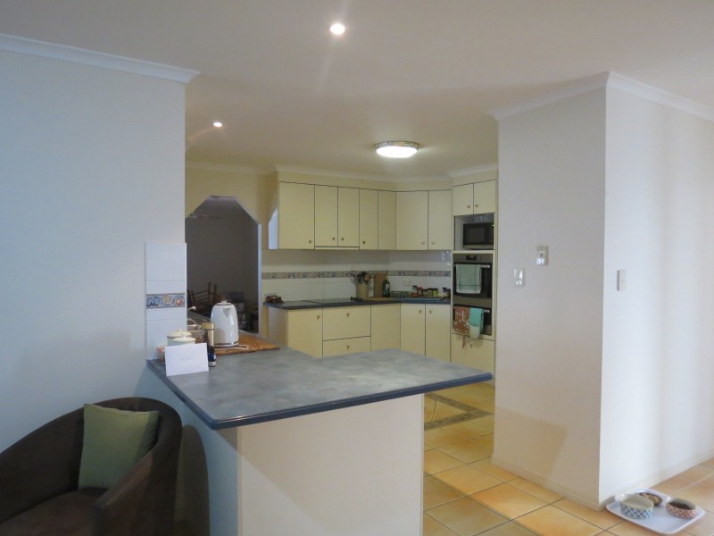 48 Senor Avenue, Urangan QLD 4655