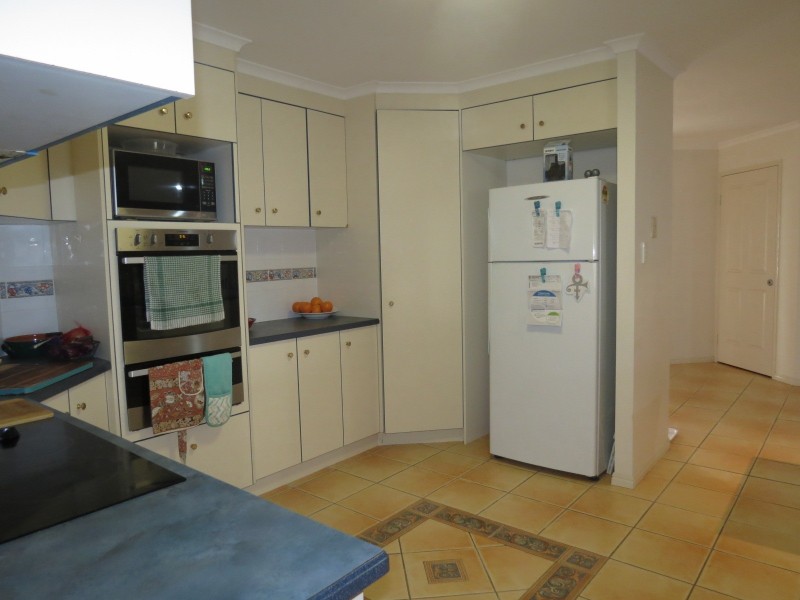 48 Senor Avenue, Urangan QLD 4655