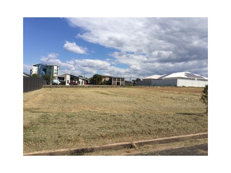 5 Swiss Court, Urangan QLD 4655