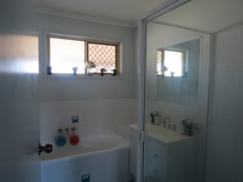 12 Sharyn Court, Point Vernon QLD 4655