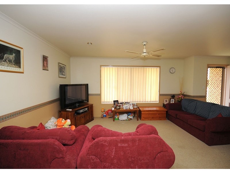 10 Deloraine Ave, Urangan QLD 4655