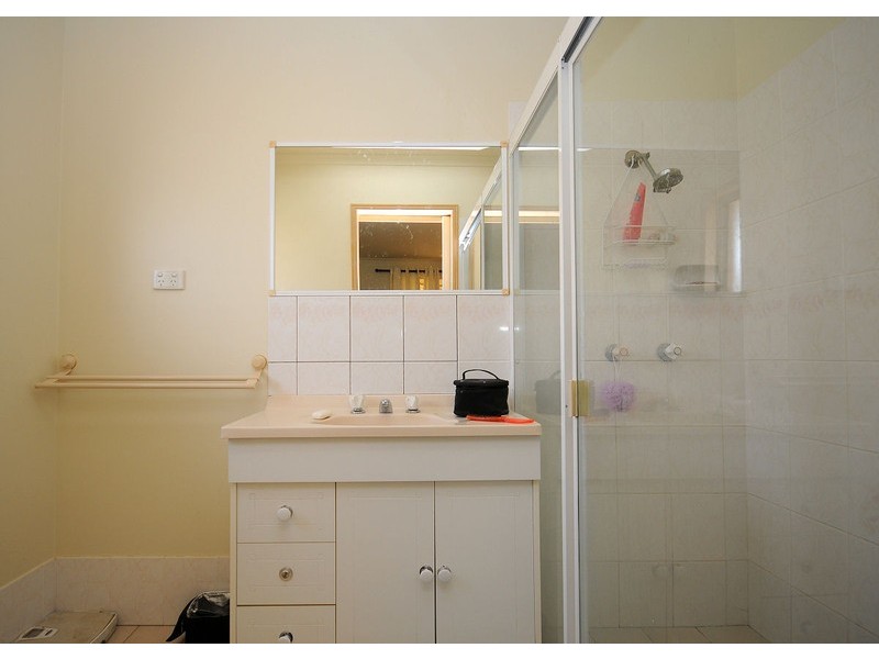 10 Deloraine Ave, Urangan QLD 4655