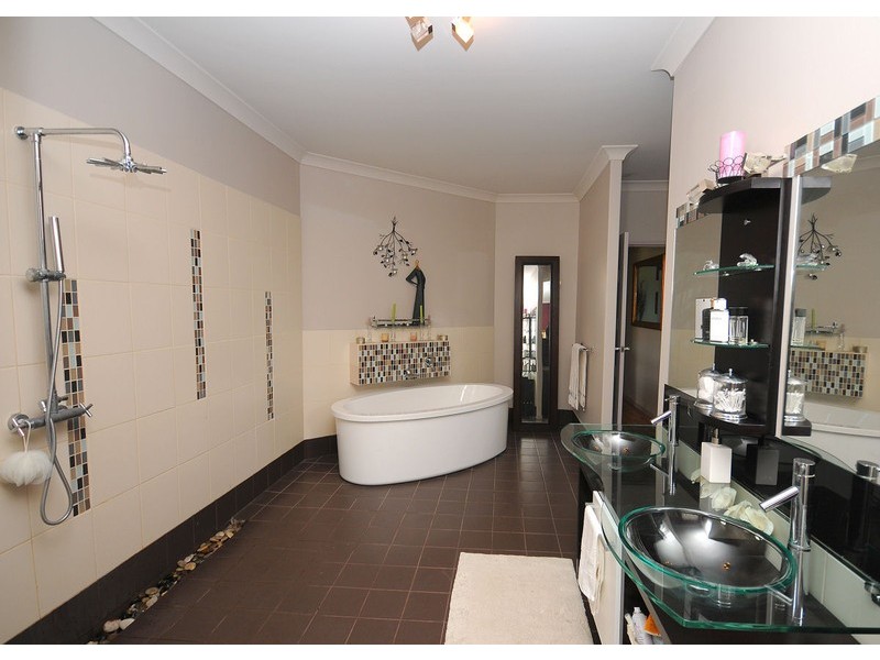 5 Kingston Close, Wondunna QLD 4655