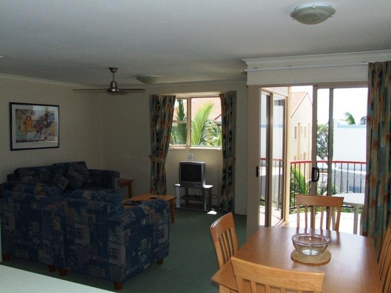 12/566 Charlton Esplanade, Urangan QLD 4655