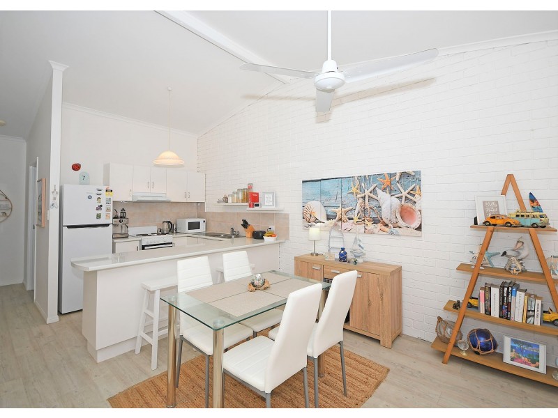 Unit 2, 7-9 Cypress Street, Torquay QLD 4655