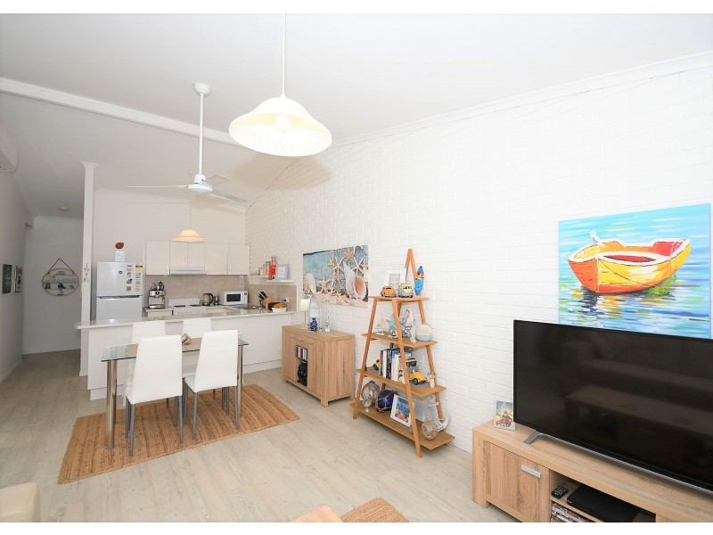 Unit 2, 7-9 Cypress Street, Torquay QLD 4655