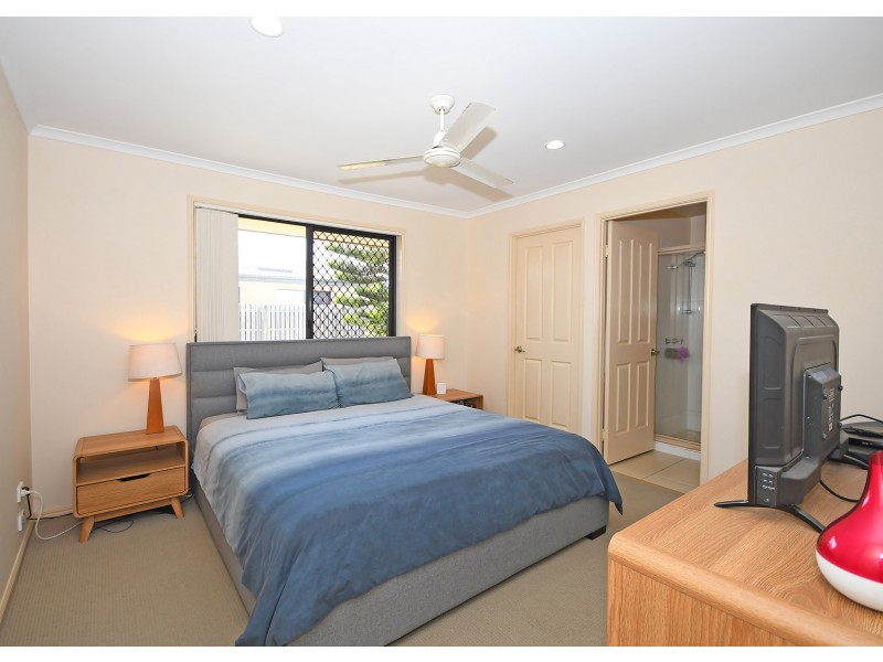 52 Endeavour Way, Eli Waters QLD 4655