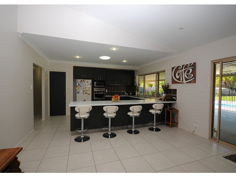 37 Seahorse Cct, Dundowran Beach QLD 4655