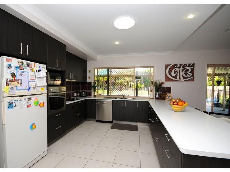 37 Seahorse Cct, Dundowran Beach QLD 4655