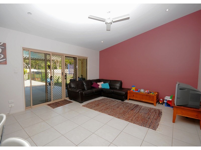 37 Seahorse Cct, Dundowran Beach QLD 4655