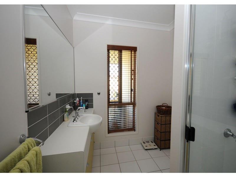 37 Seahorse Cct, Dundowran Beach QLD 4655