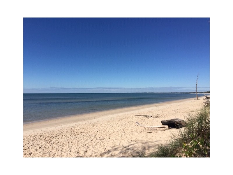 8 Elboz Court, Burrum Heads QLD 4659