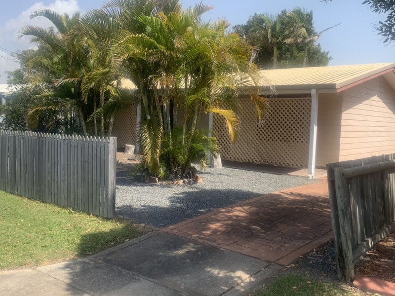 105 Limpus Street, Urangan QLD 4655
