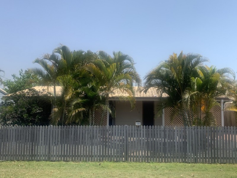 105 Limpus Street, Urangan QLD 4655