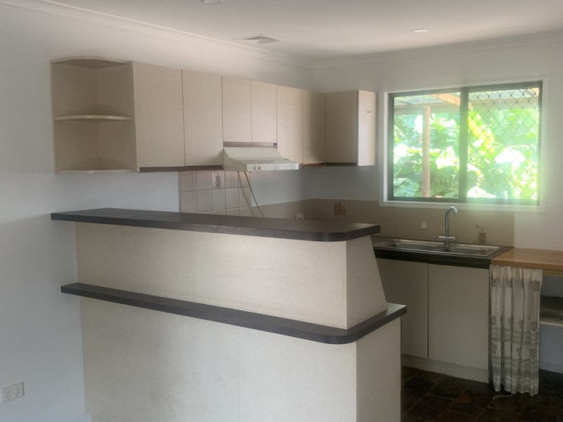105 Limpus Street, Urangan QLD 4655