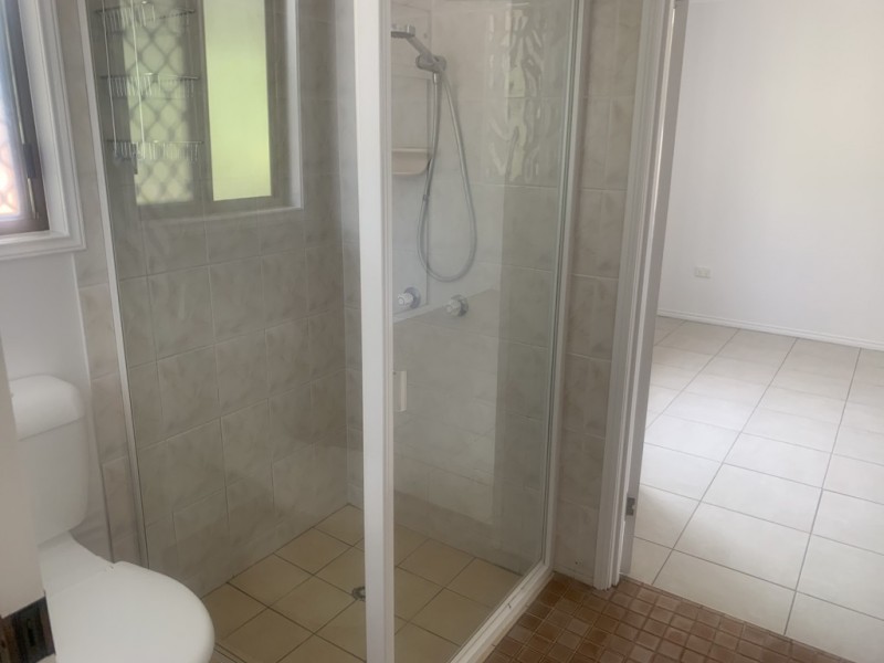 105 Limpus Street, Urangan QLD 4655
