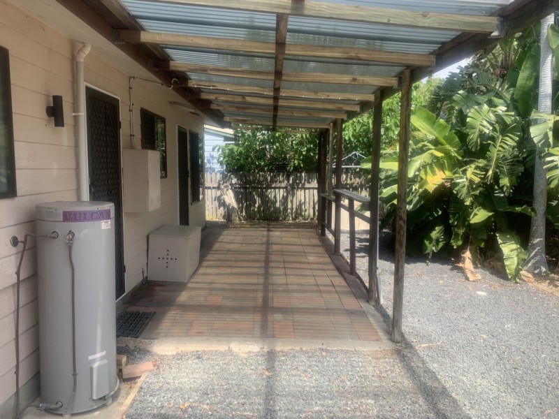 105 Limpus Street, Urangan QLD 4655
