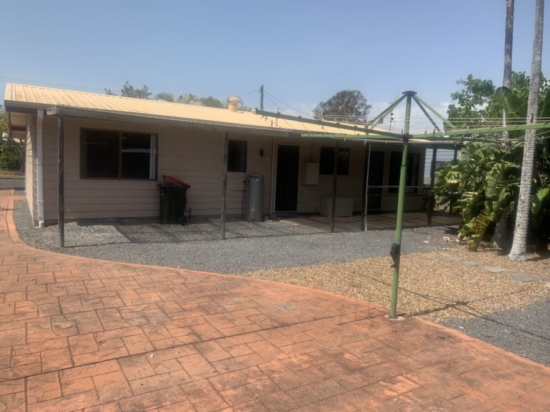 105 Limpus Street, Urangan QLD 4655