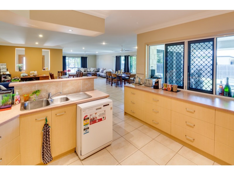 7 Pinehurst Drive, Wondunna QLD 4655