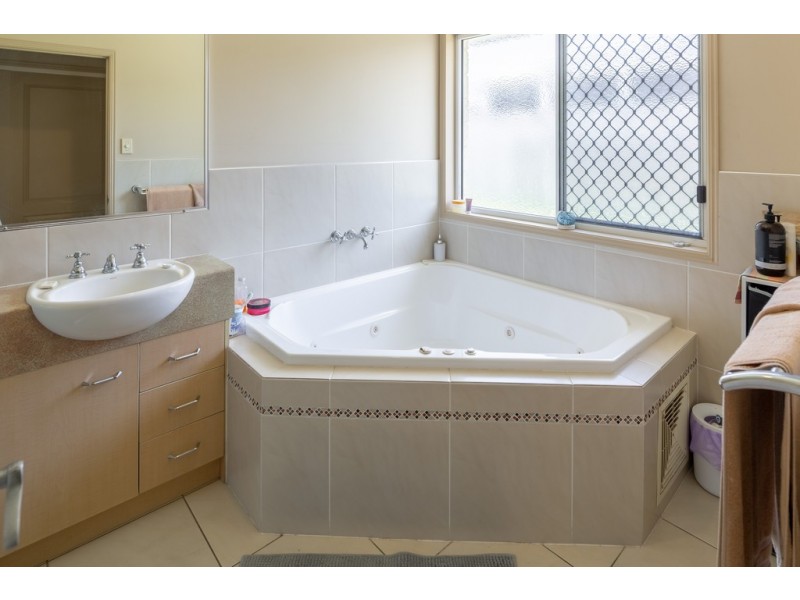 7 Pinehurst Drive, Wondunna QLD 4655