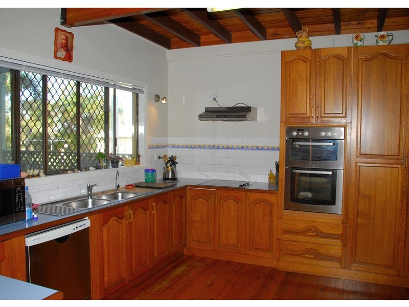 42 Orchid Ave, Urangan QLD 4655