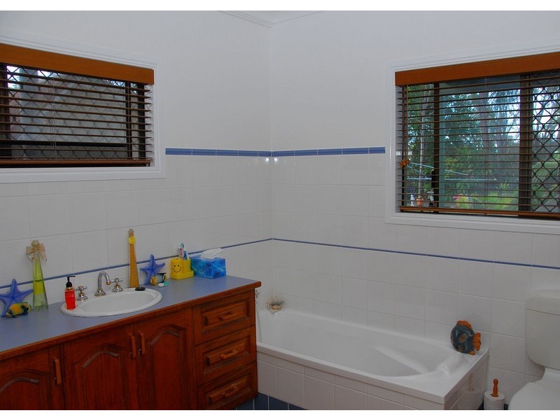 42 Orchid Ave, Urangan QLD 4655