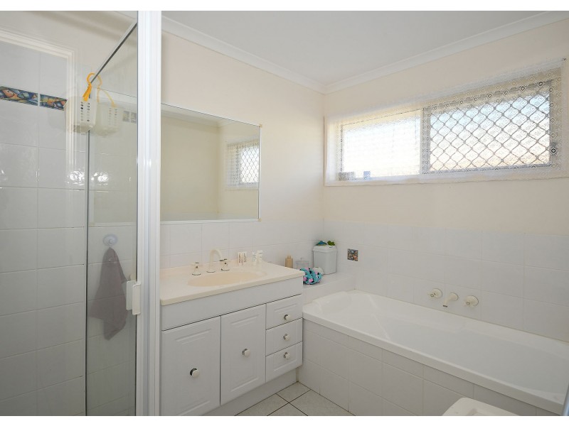 28 Bushlark Avenue, Eli Waters QLD 4655