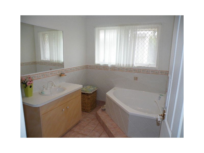 9 Caswell Court, Torquay QLD 4655