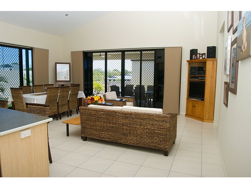 31 Harrison Cct, Urangan QLD 4655