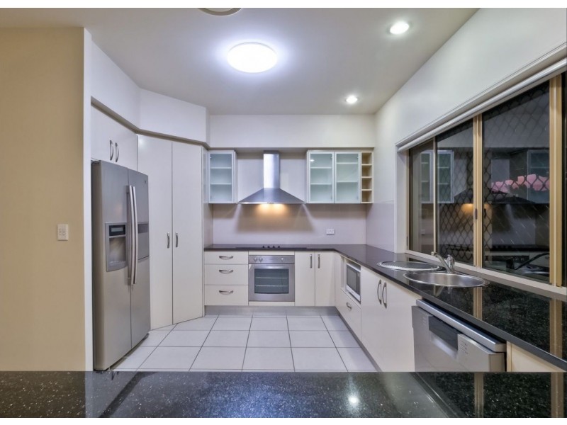 15 Rochester Court, Urraween QLD 4655