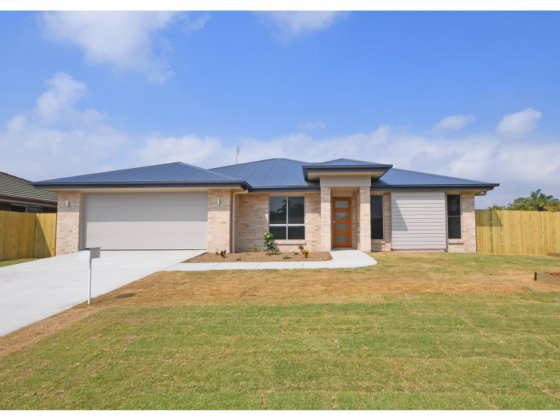 16 Hood Street, Urangan QLD 4655